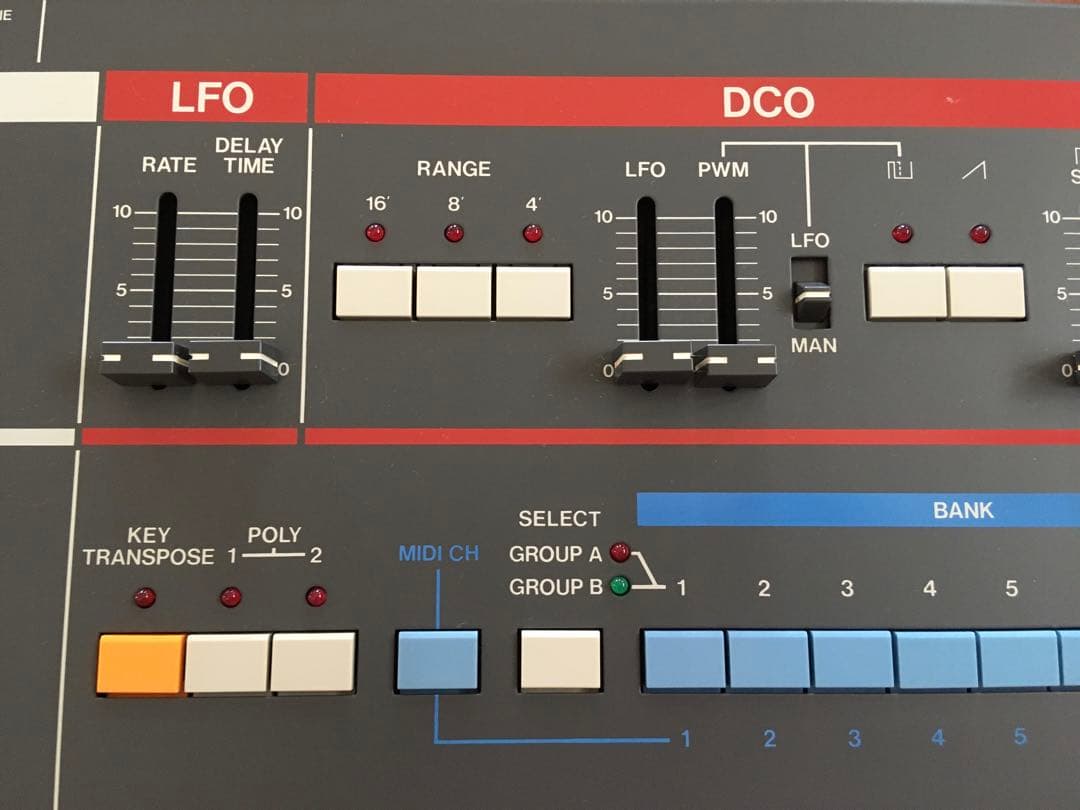 鍵盤楽器 Roland JUNO 106