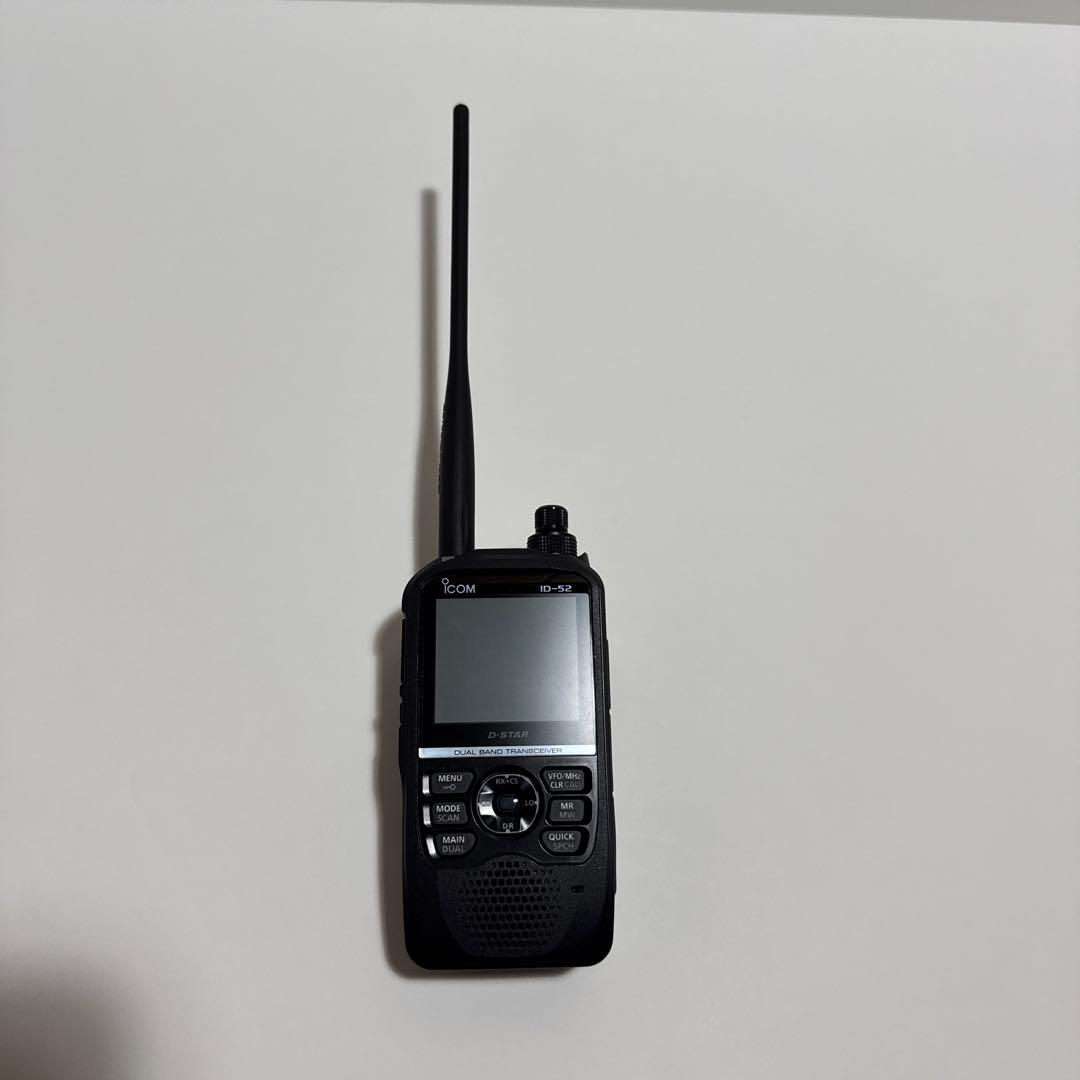 iCOM ID-52 トランシーバー 本体と付属品