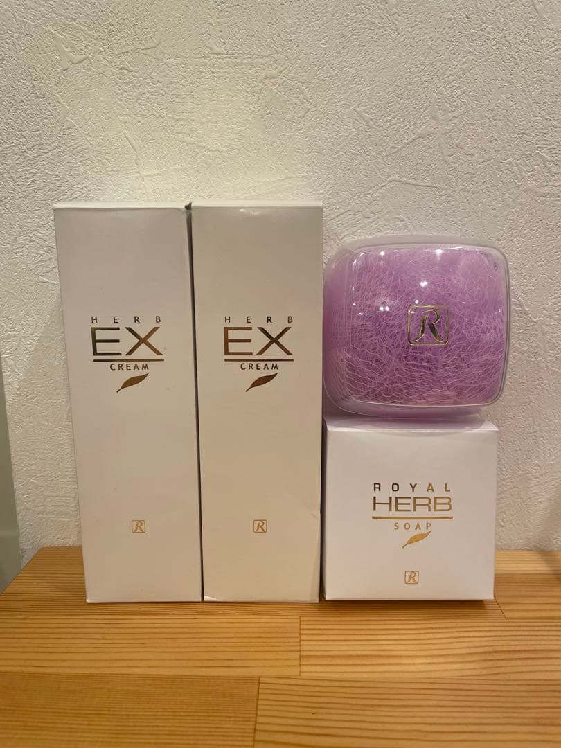 ロイヤルハーブEX クリーム2本・洗顔石鹸・洗顔石鹸ケースセット