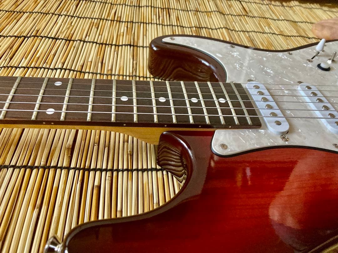 ☆値下決断　珍品美品　モディファイして新機能満載　G.I.G ストラトキャスター