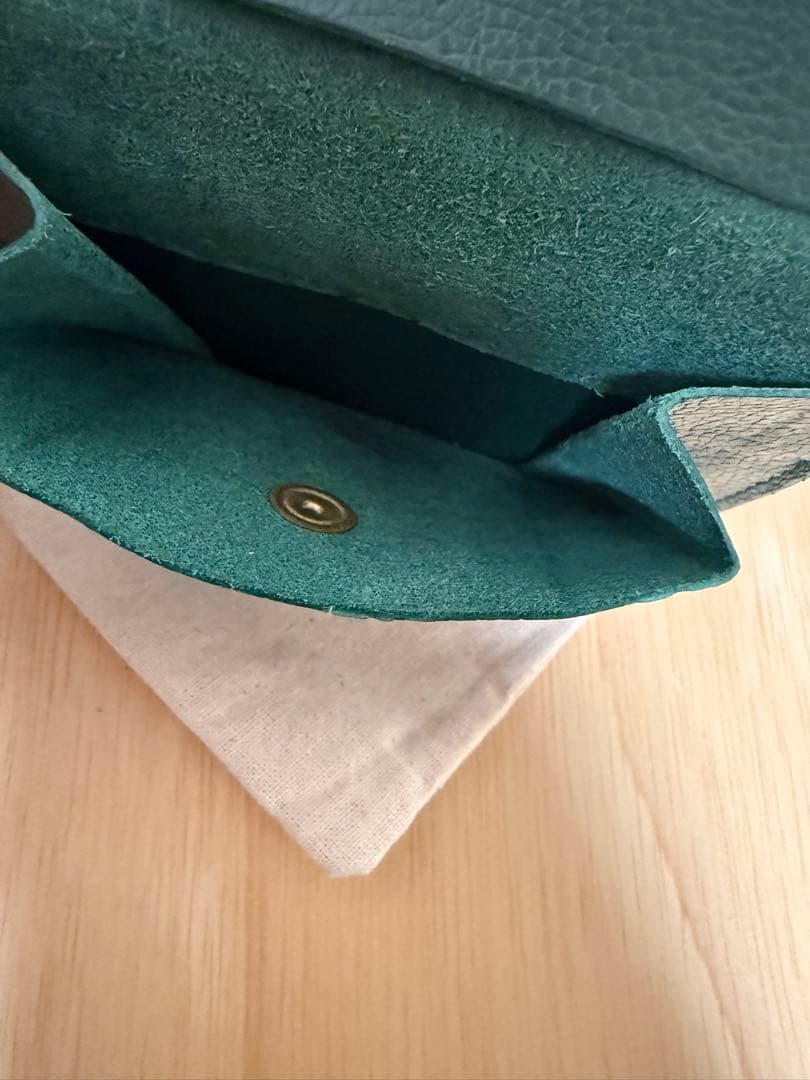 IL BISONTE グリーン 三つ折り財布 保存袋付き