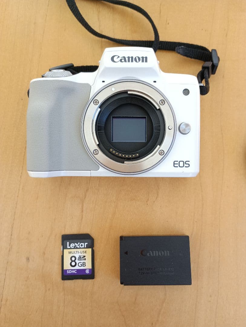 Canon EOS　kiss M ミラーレスカメラ 本体とレンズ2個