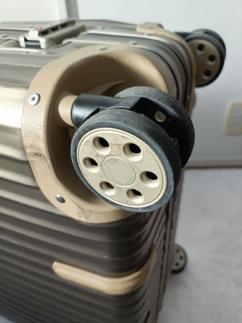 リモワ　トパーズ チタニウム