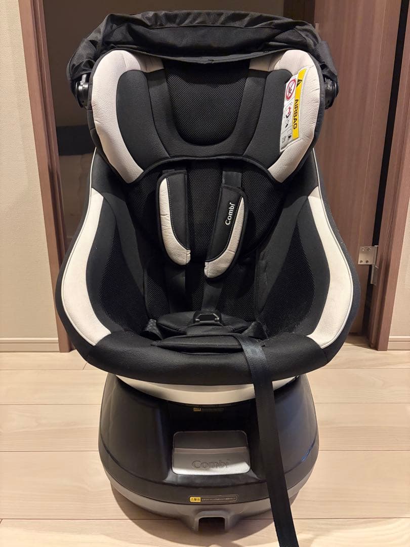 (3連休お値下げ中)Combi 回転式チャイルドシート CB-UTC