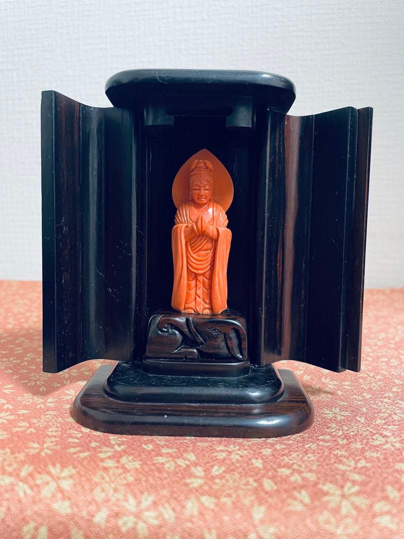 珊瑚彫刻　赤珊瑚　本珊瑚　天然珊瑚置物　仏像　普賢菩薩　御本尊　厨子入り工芸品