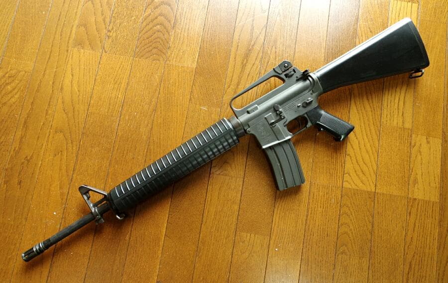 東京マルイ コルト M16A2 NiMHバッテリー＆充電器付き