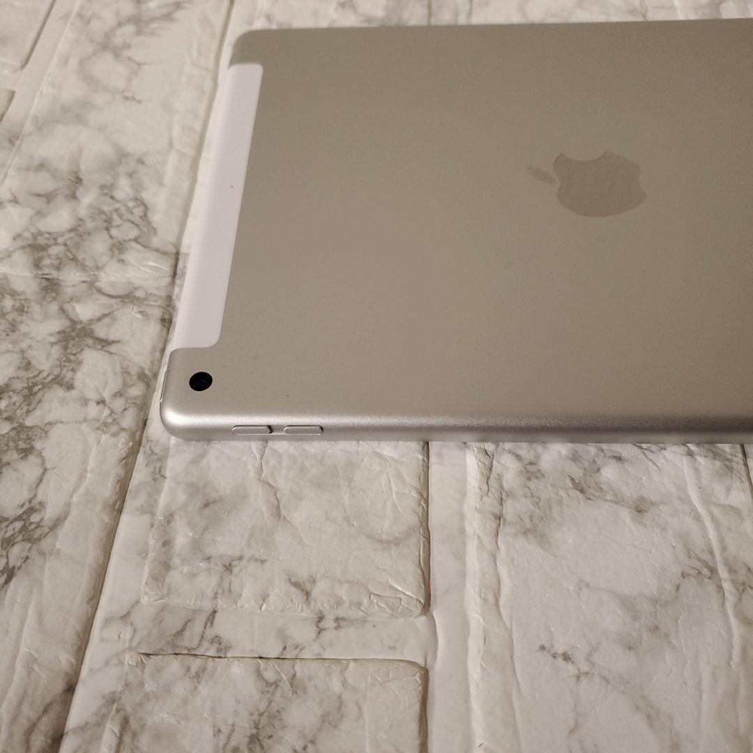 252 iPad 8世代 32GB SIMフリー シルバー