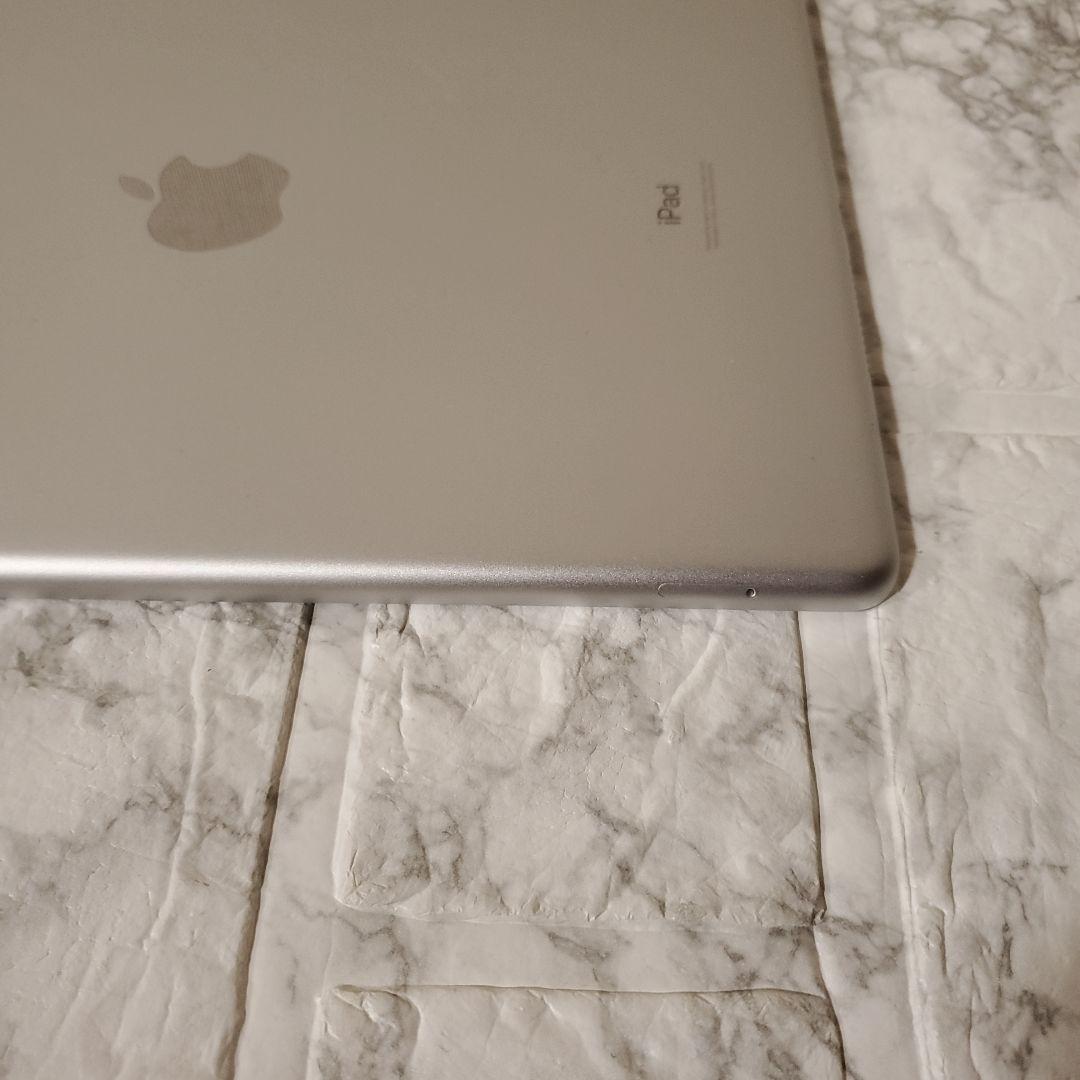 252 iPad 8世代 32GB SIMフリー シルバー