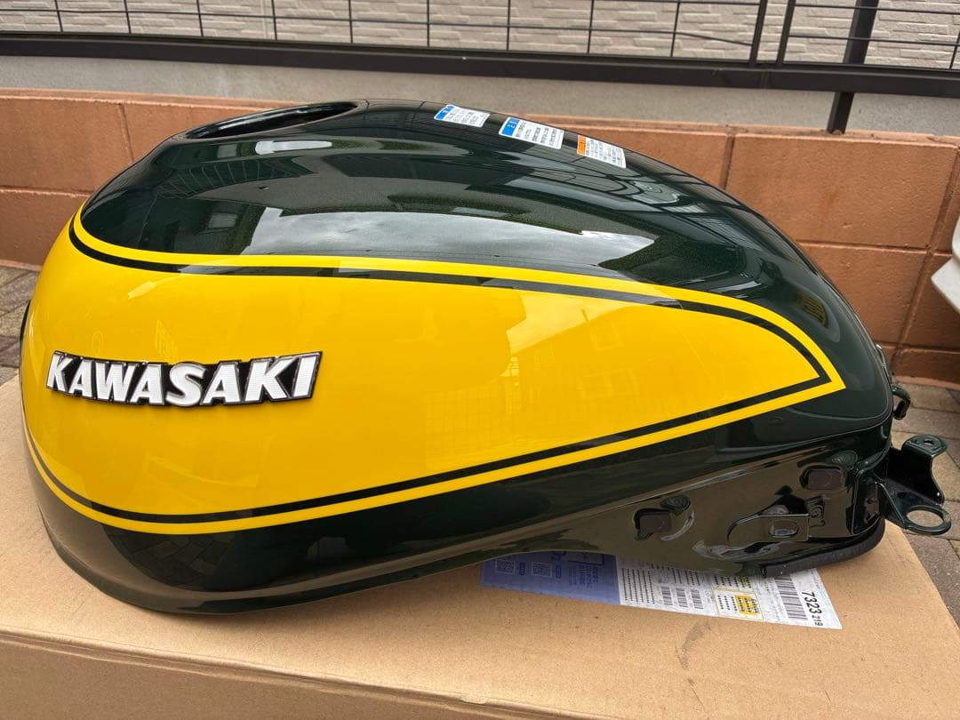 z900rsイエローボールエディション 純正タンク　2024年モデル