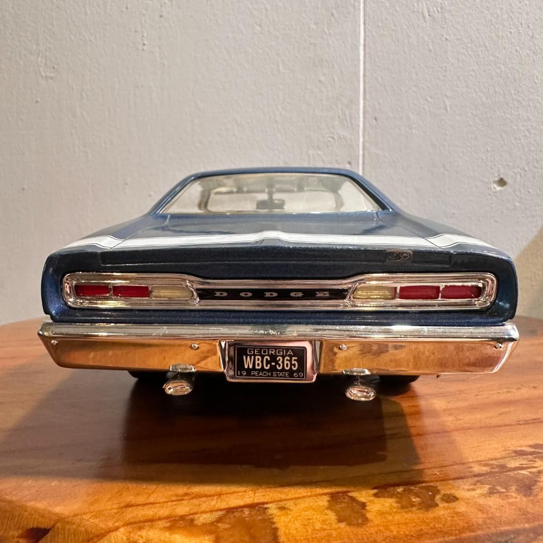 1969 DODGE SUPER BEE 1/18スケールミニカー