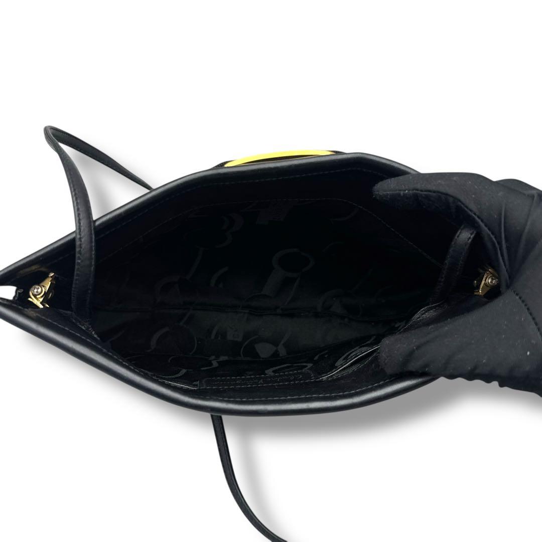 サルバトーレフェラガモ　ヴァラリボン　ゴールド金具　ショルダーバッグ　がま口　黒