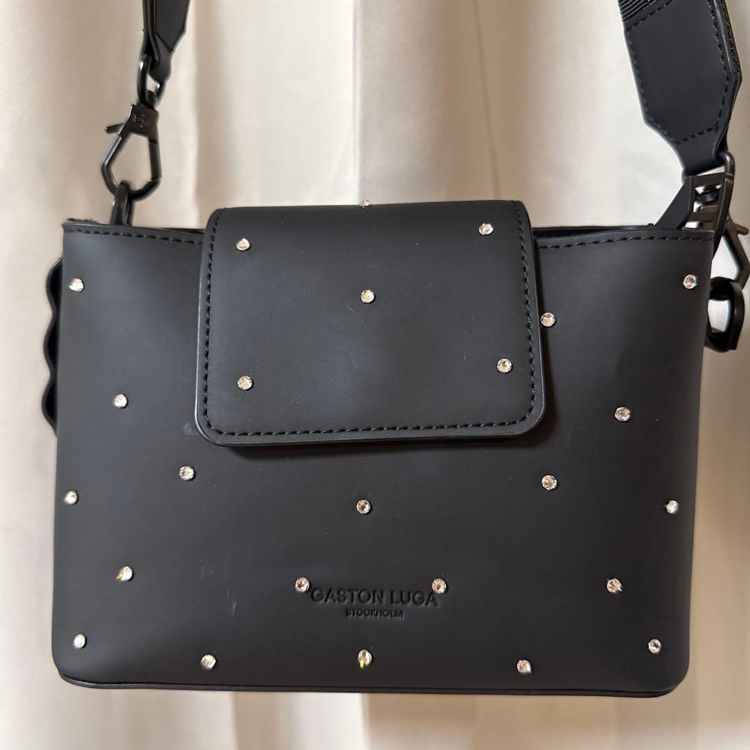 美品❤️GASTON LUGA スタッズ付きショルダーバッグ ブラック