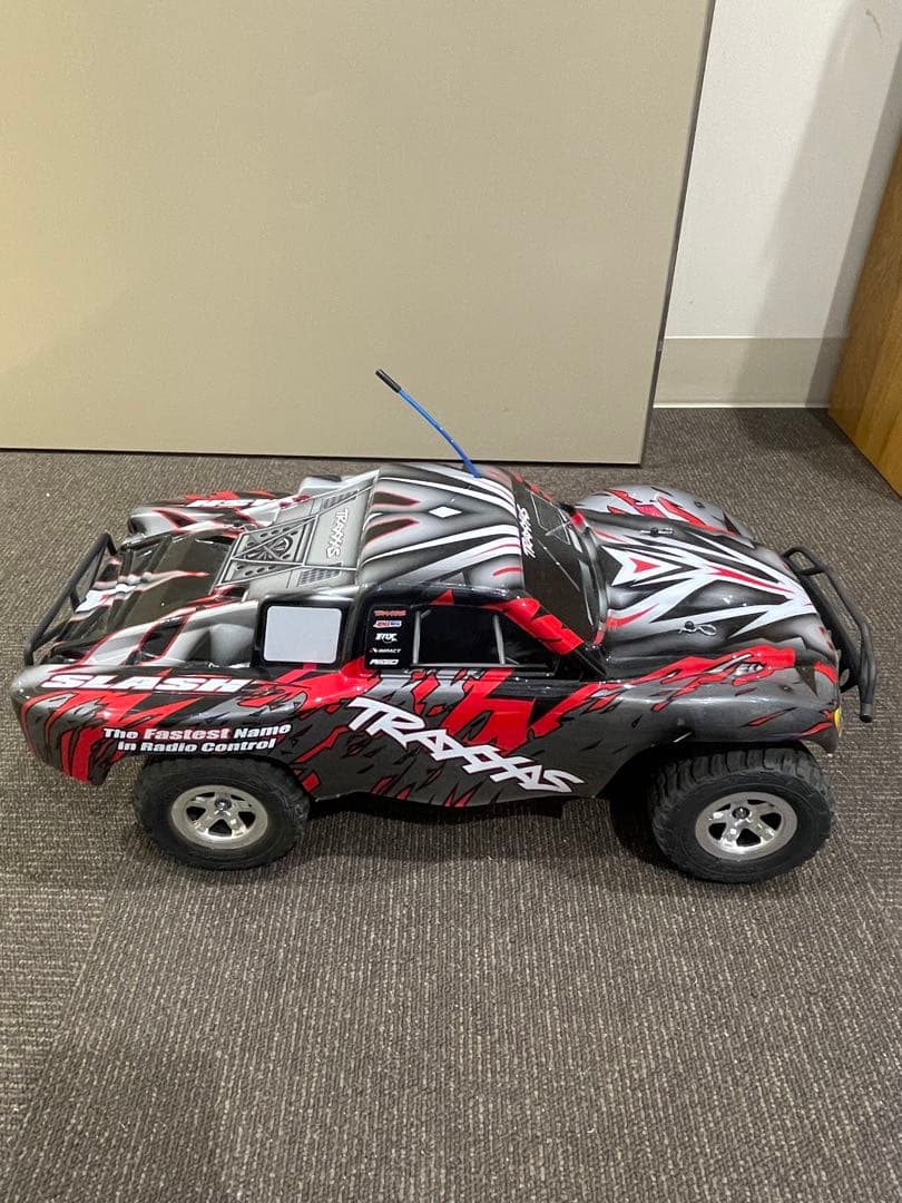 traxxas shlash 送料込みにしたのでお値段上がりました