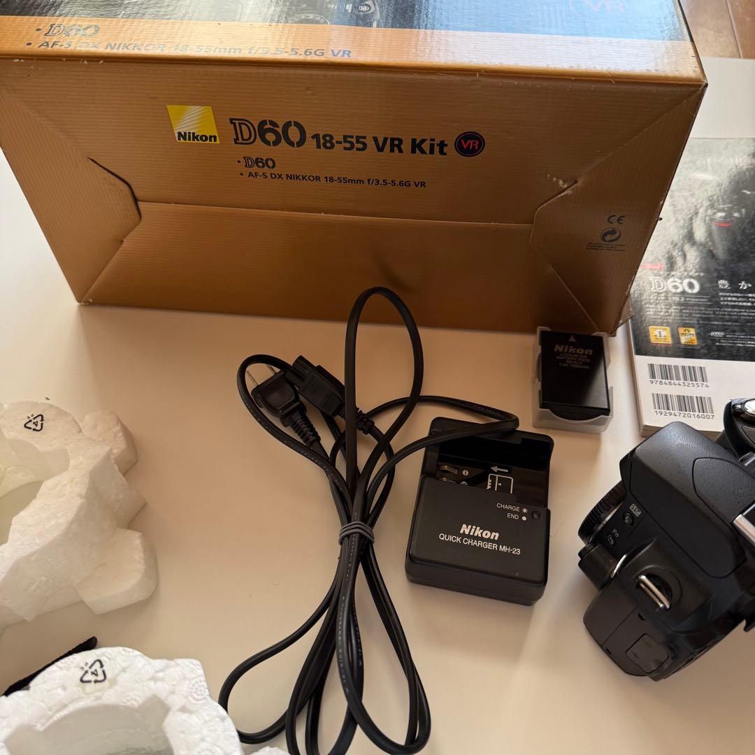 Nikon D60 デジタル一眼レフカメラ キット シグマ 単焦点レンズ付き