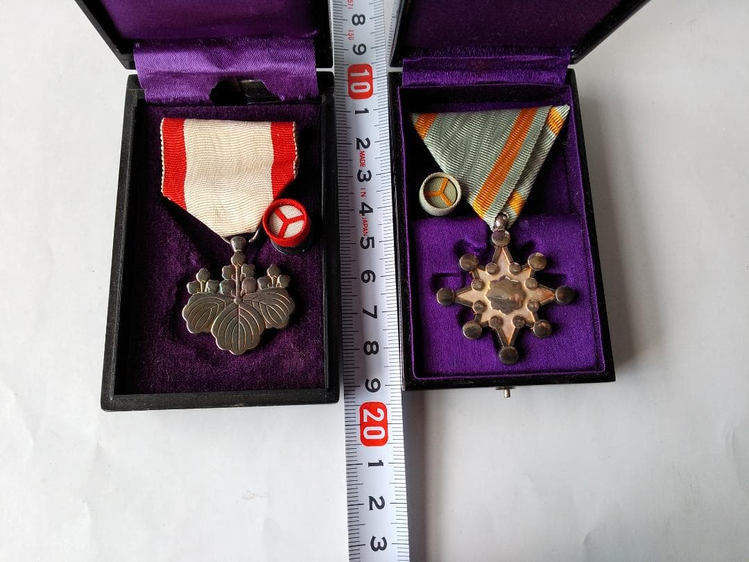 勲八等瑞宝章 勲八等白色桐葉章 勲章 ミリタリ ミリタリーグッズ 旧日本軍 美品