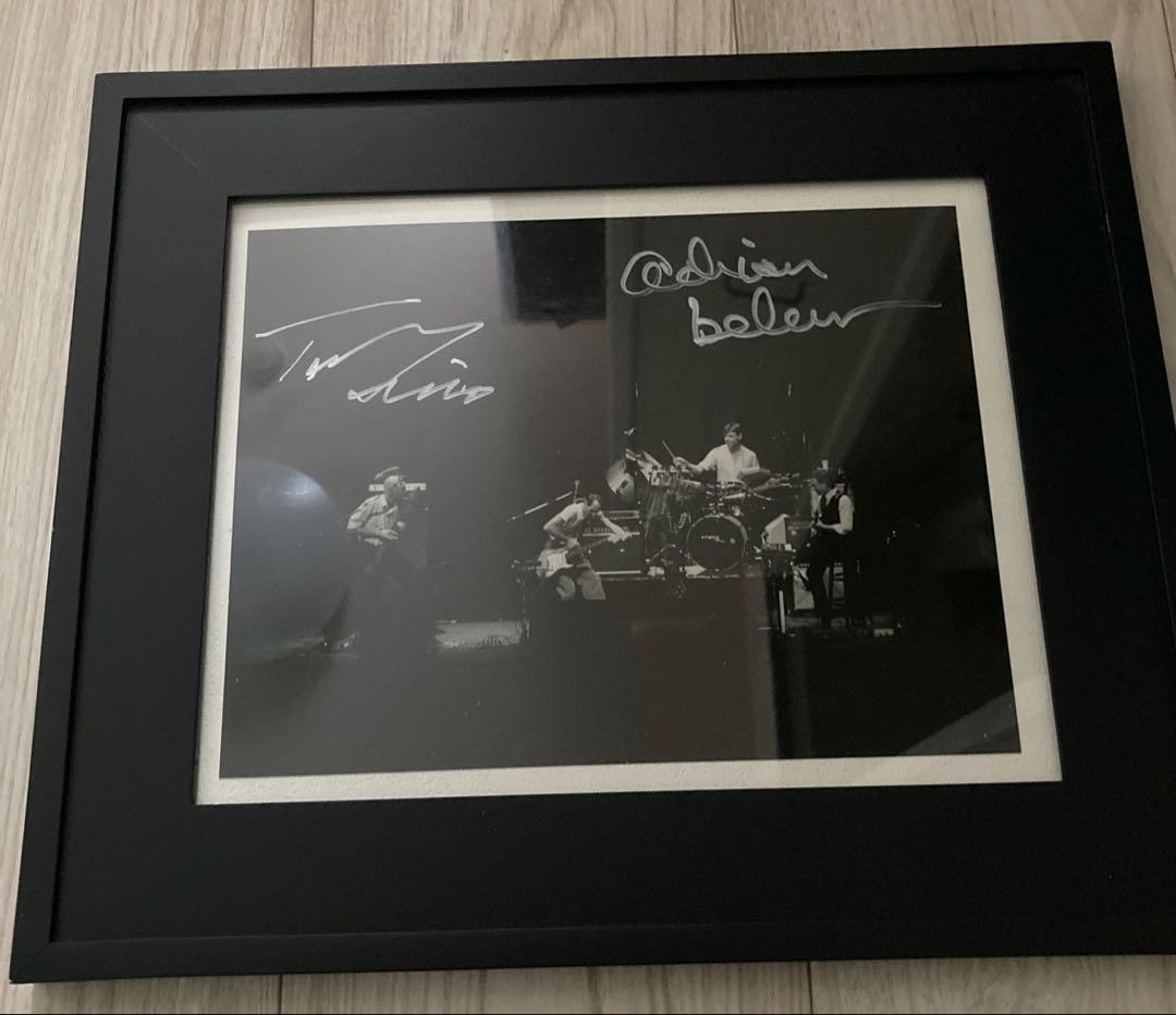 キング・クリムゾン　トニー・レヴィン、エイドリアン・ブリューの直筆サイン入り写真