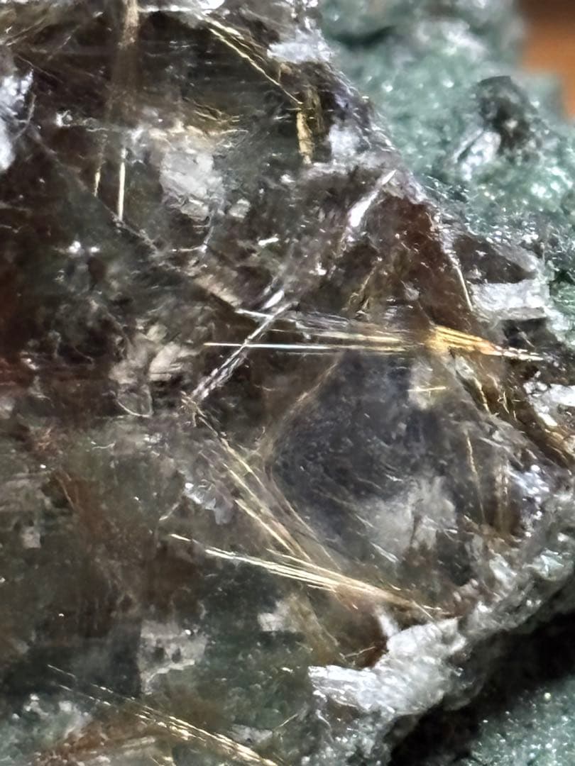 高品質ヒマラヤ産マニハールルチルの原石です！激レア貴重な商品です