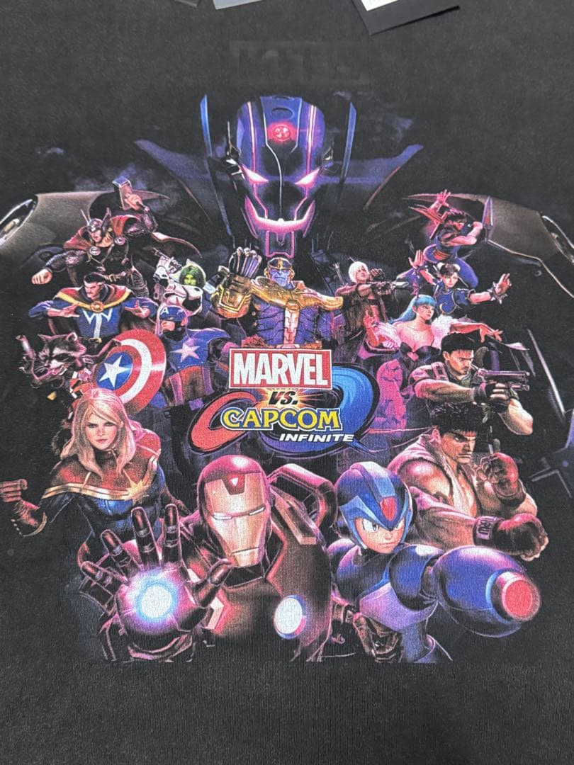 Kith x Marvel vs. Capcom Infinite Tシャツ