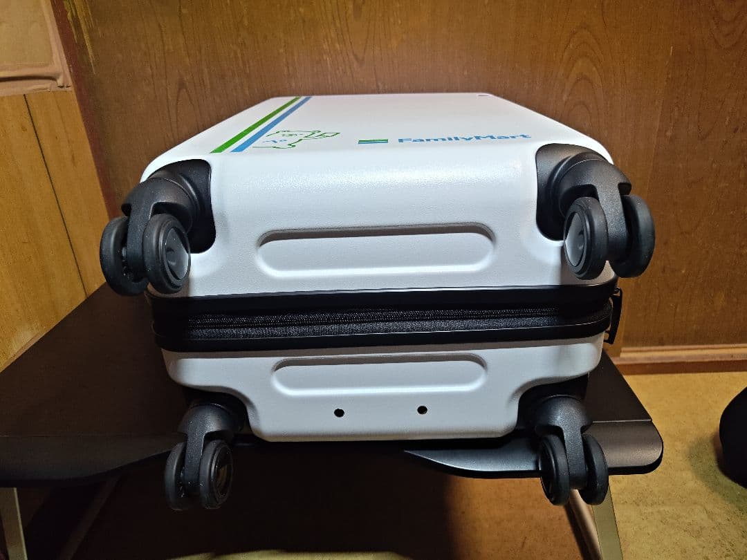 ファミペイオリジナルスーツケース ファミリーマート キャリーケース