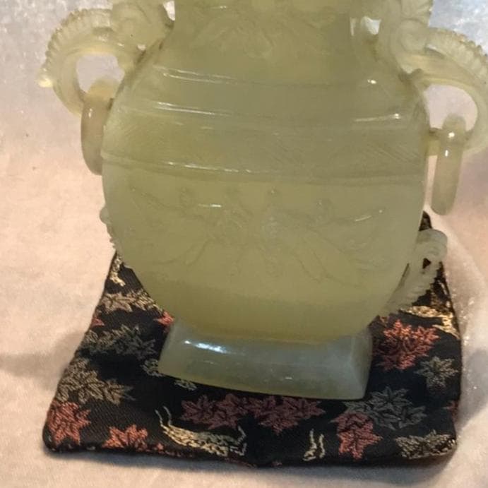 翡翠の香炉　唐草紋　遊環　蓋付