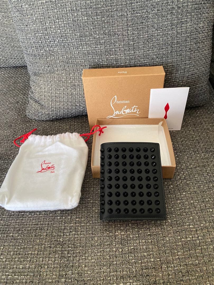 クリスチャンルブタン☆二つ折りコンパクト財布　新品未使用品 国内正規品☆