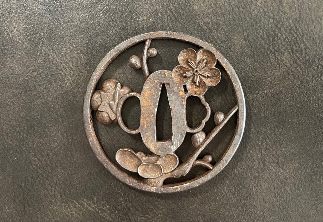 鍔　刀鍔　鉄地　梅透かし　大小セット