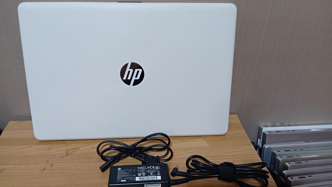 hp 15-bs010TU 7世代i5 マーブル調パームレスト⓪