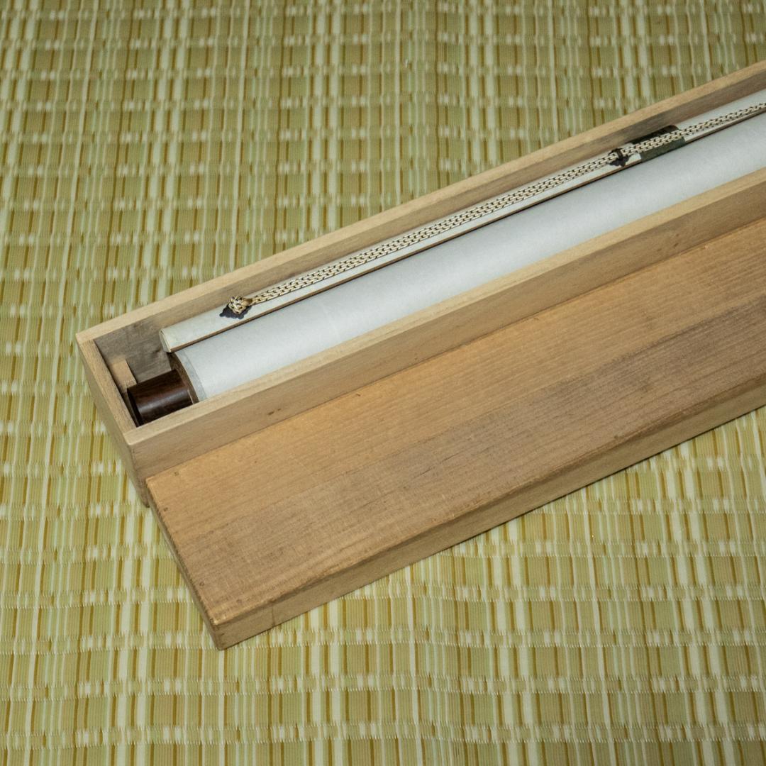 掛軸-1498　親鸞聖人像　熊皮御影　宇佐美松鶴堂　複製　総幅101センチの大幅