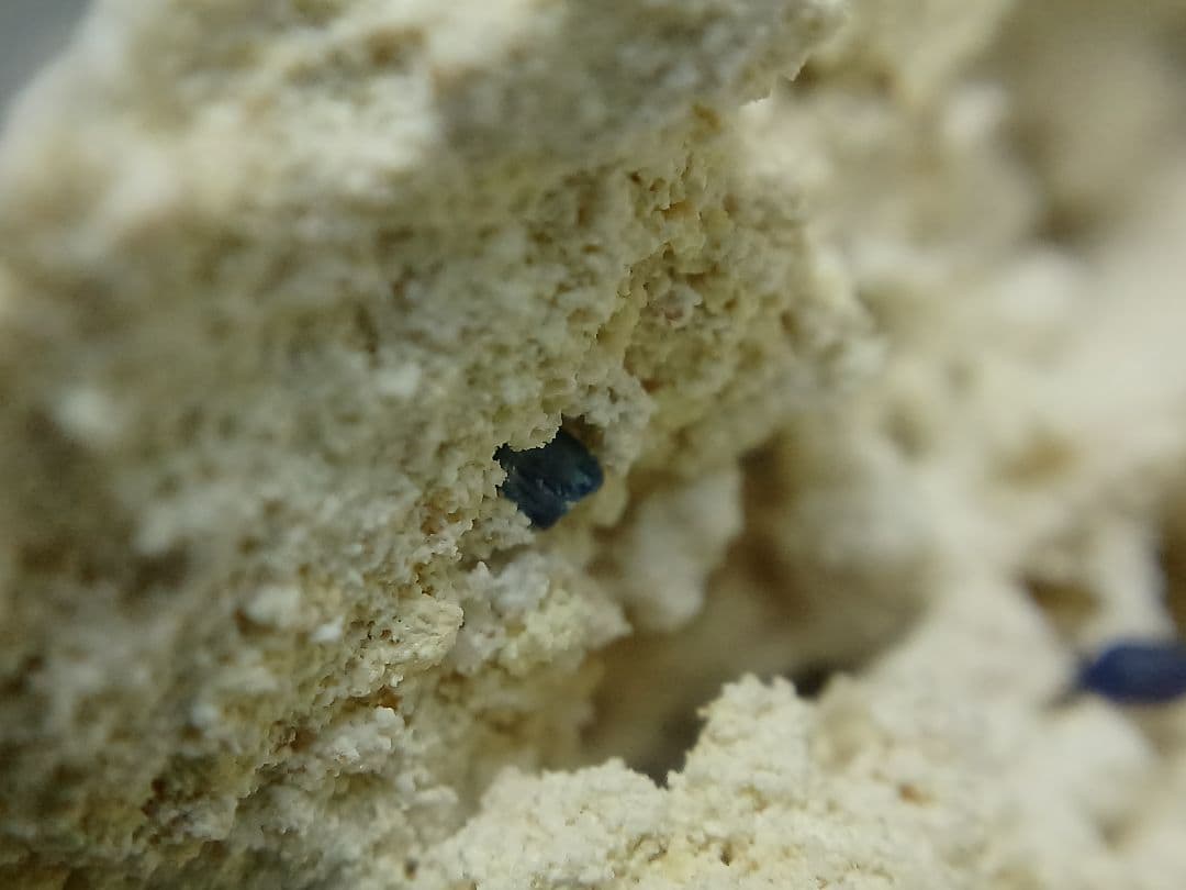 国産鉱物　逸見石　原石　ヘンミライト　Henmilite　鉱物標本