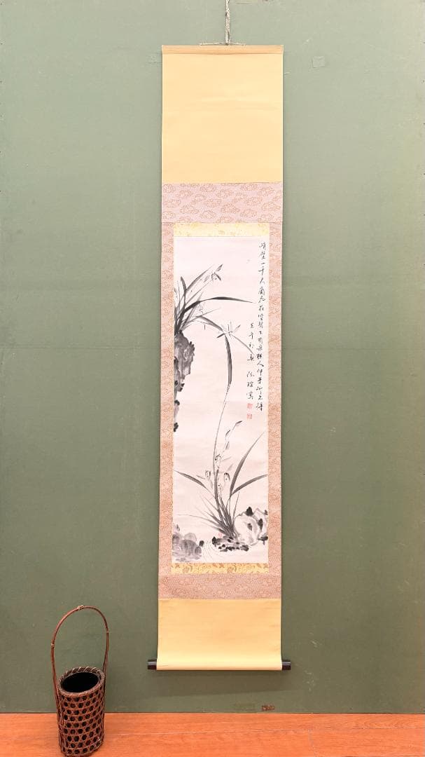 【 静寂に咲く、墨香る蘭 】