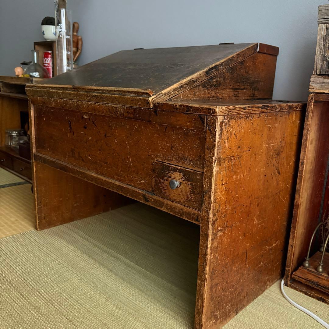 昭和時代の日本和室で使われていた木製の机 時代物　古道具