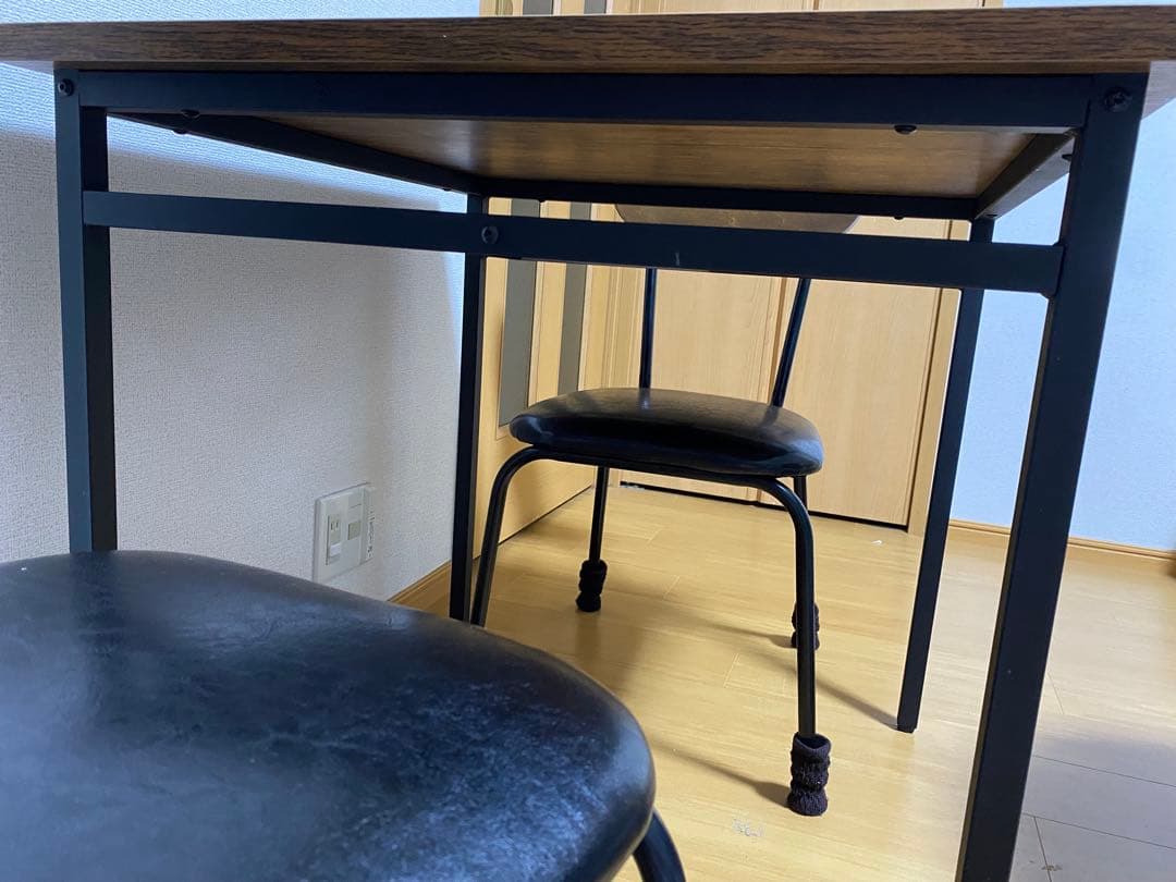 木目調ダイニングテーブルと椅子セット