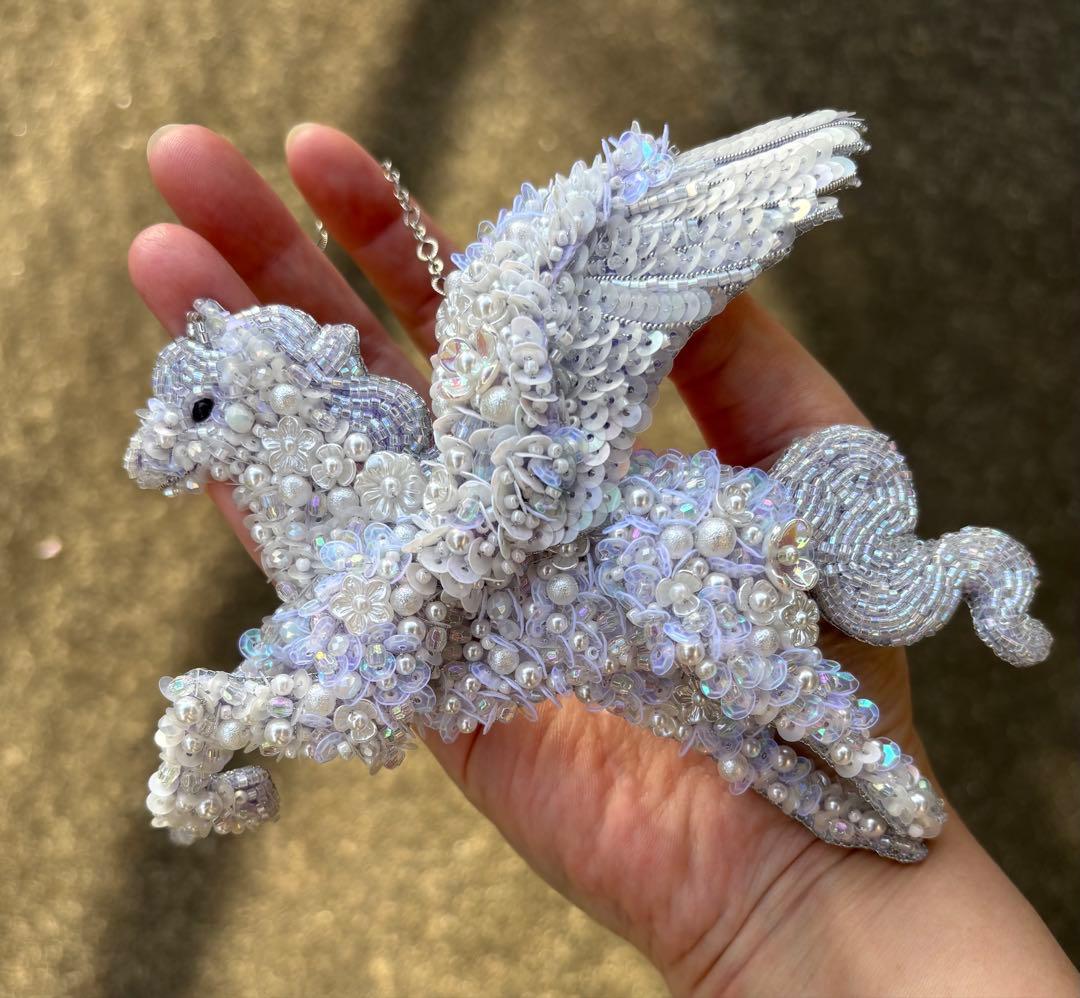【ペガサス】ビーズ刺繍ブローチバッグチャーム