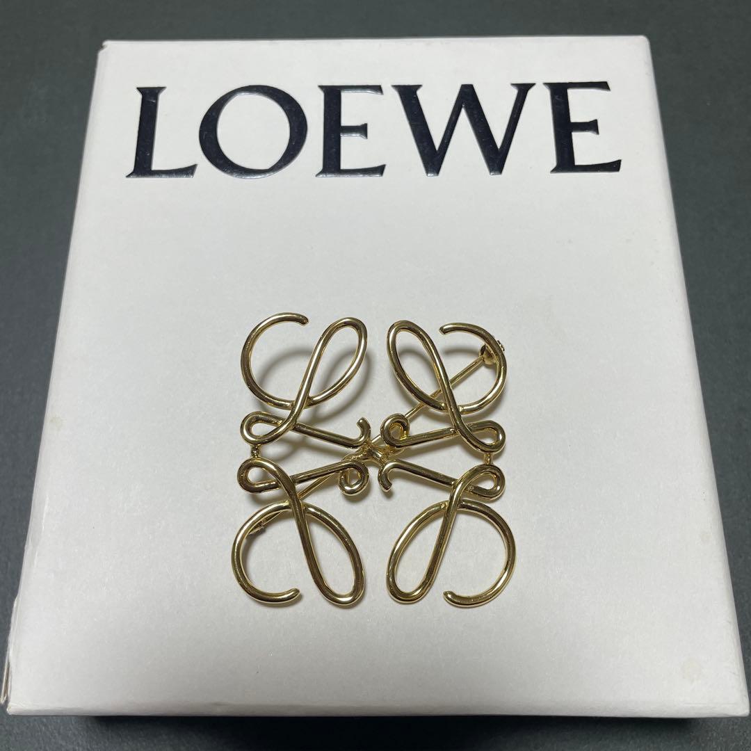 ロエベ　アナグラムブローチ　ゴールド