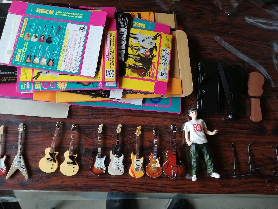 BECKギターコレクション他9本,ケース3個,スタンド３本,コユキ,飾り棚付