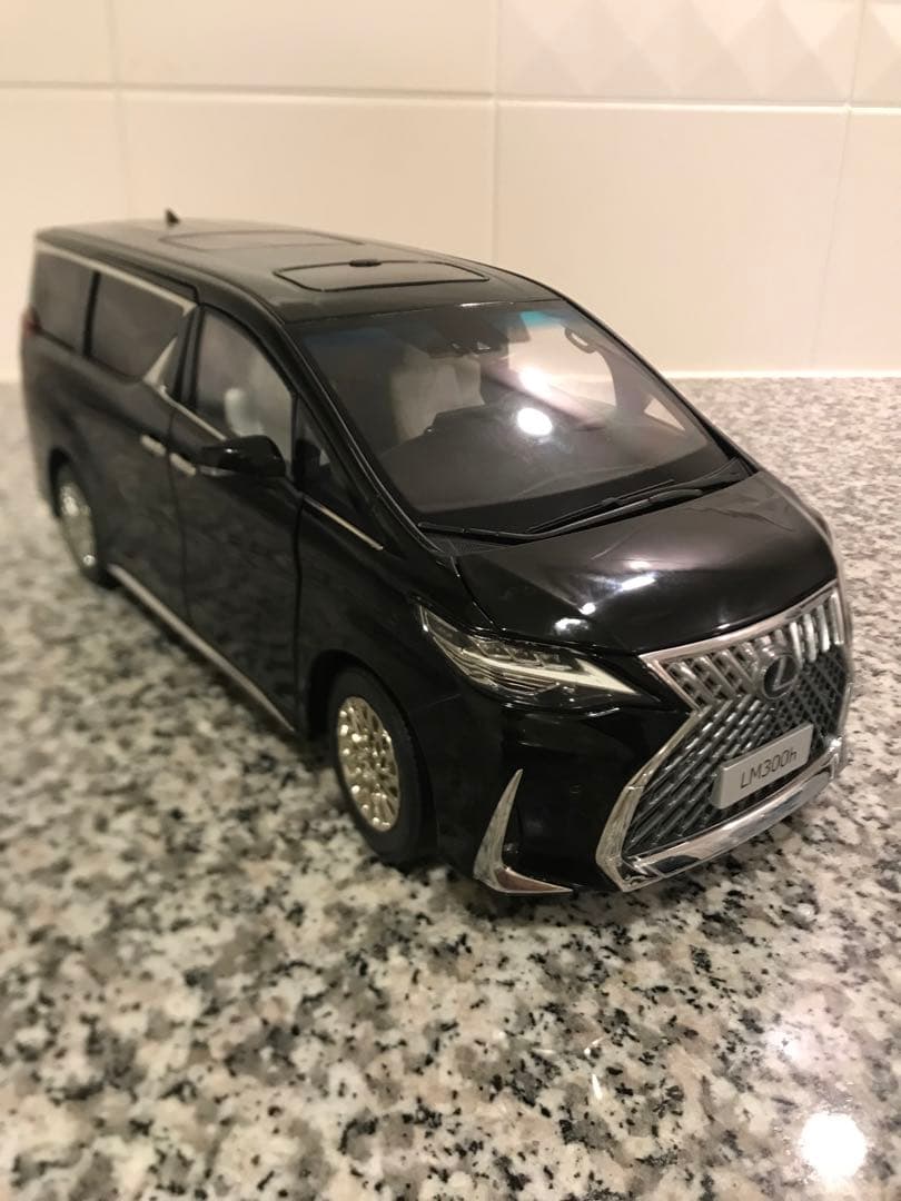 【新品未使用】LEXUSレクサスLM300h ブラック1：18 ミニカー