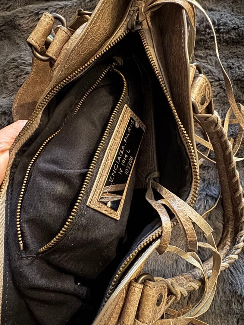 バレンシアガ　ザシティ　ベージュ