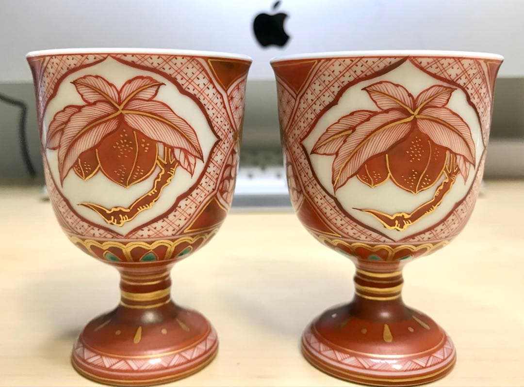 山本芳岳作　九谷焼　赤江繊描桃文杯　馬上杯　金彩　祥瑞　京焼　京紋