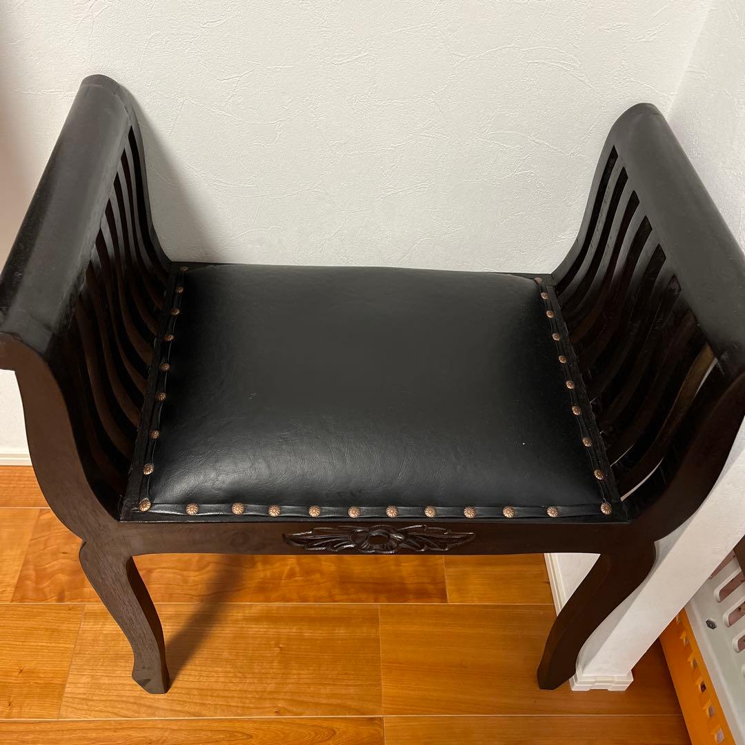 アジアンスタイル 黒い木製スツール　サロン風