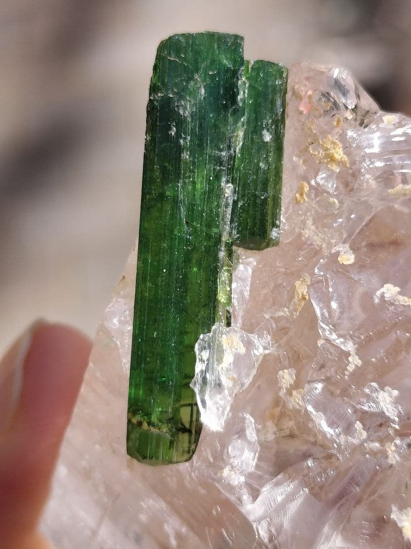 【奇跡的共演】グリーントルマリンオンクォーツ