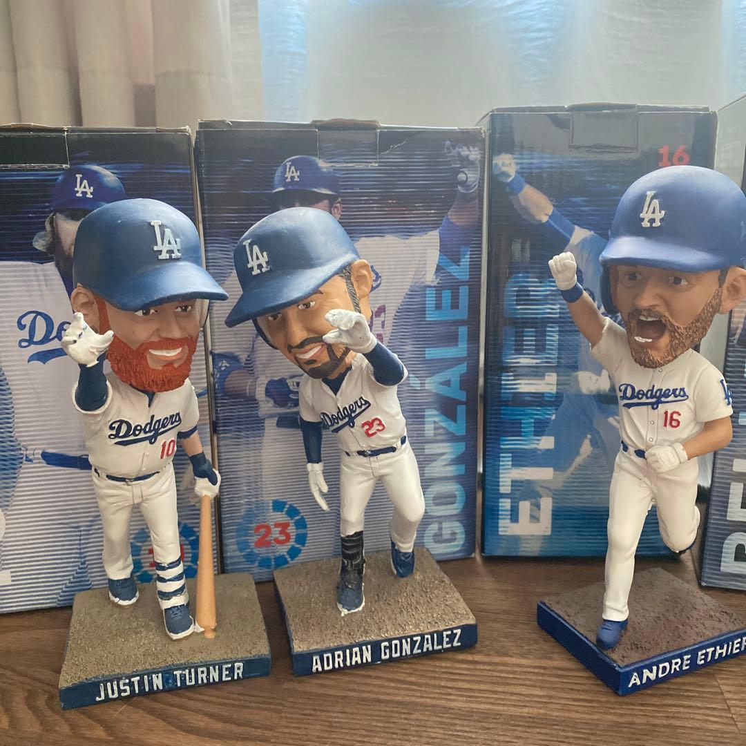 アーサー　ドジャース　ボブルヘッド　シーガー　ベリンジャー　ターナー　球場