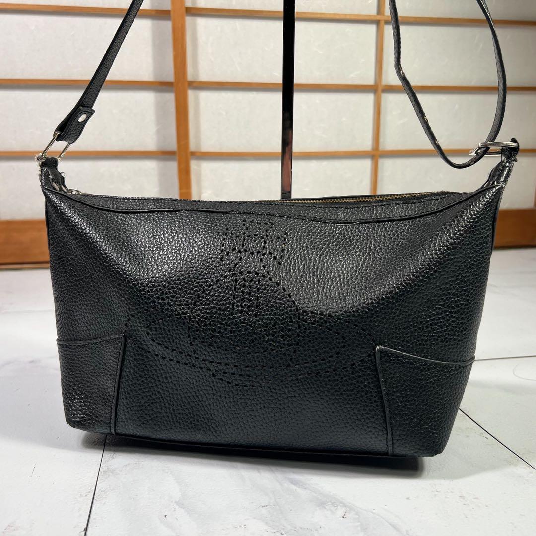 ヴィヴィアンウエストウッド ショルダーバッグ パンチングレザー ブラック