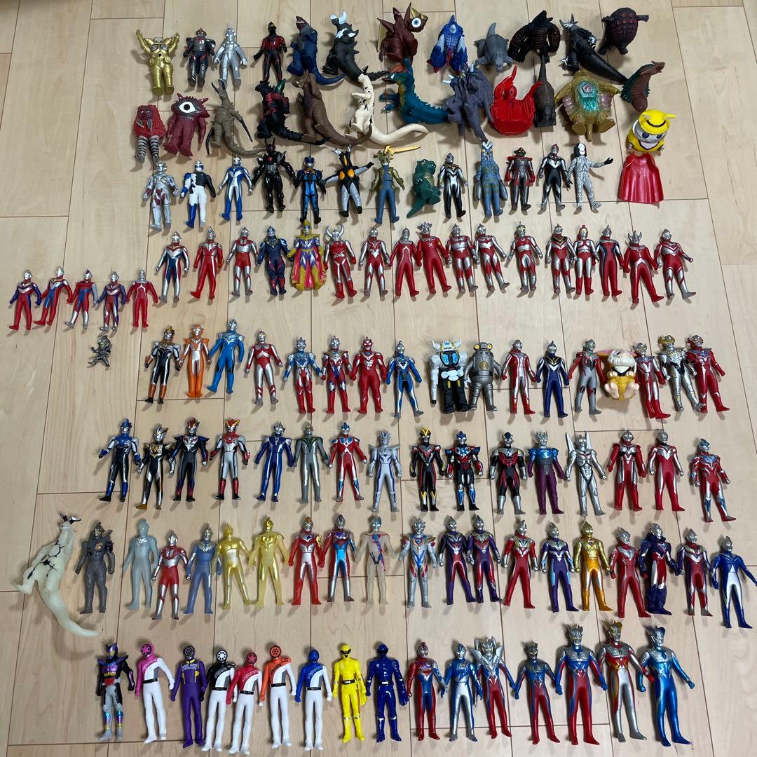 ウルトラマンフィギュア、その他ヒーロー130体ほど