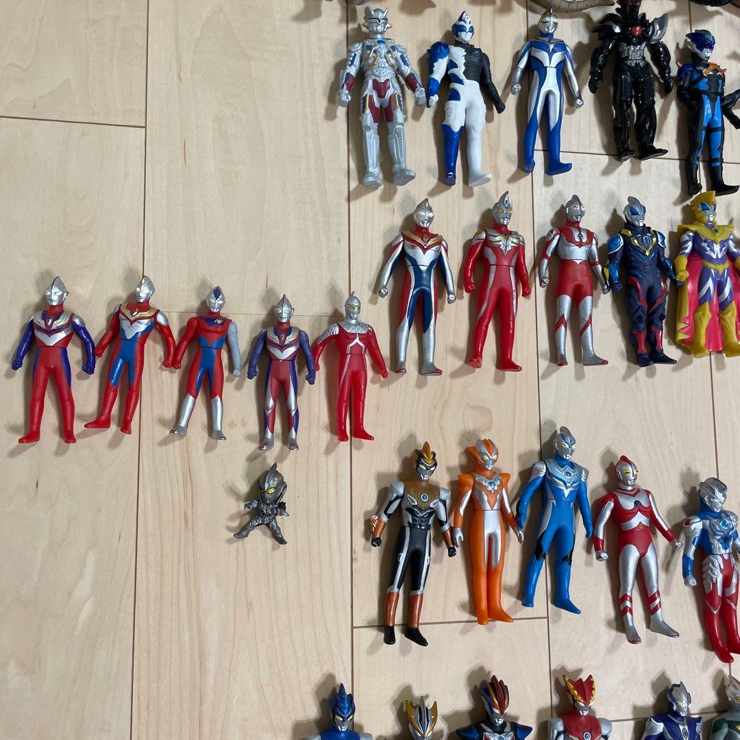 ウルトラマンフィギュア、その他ヒーロー130体ほど