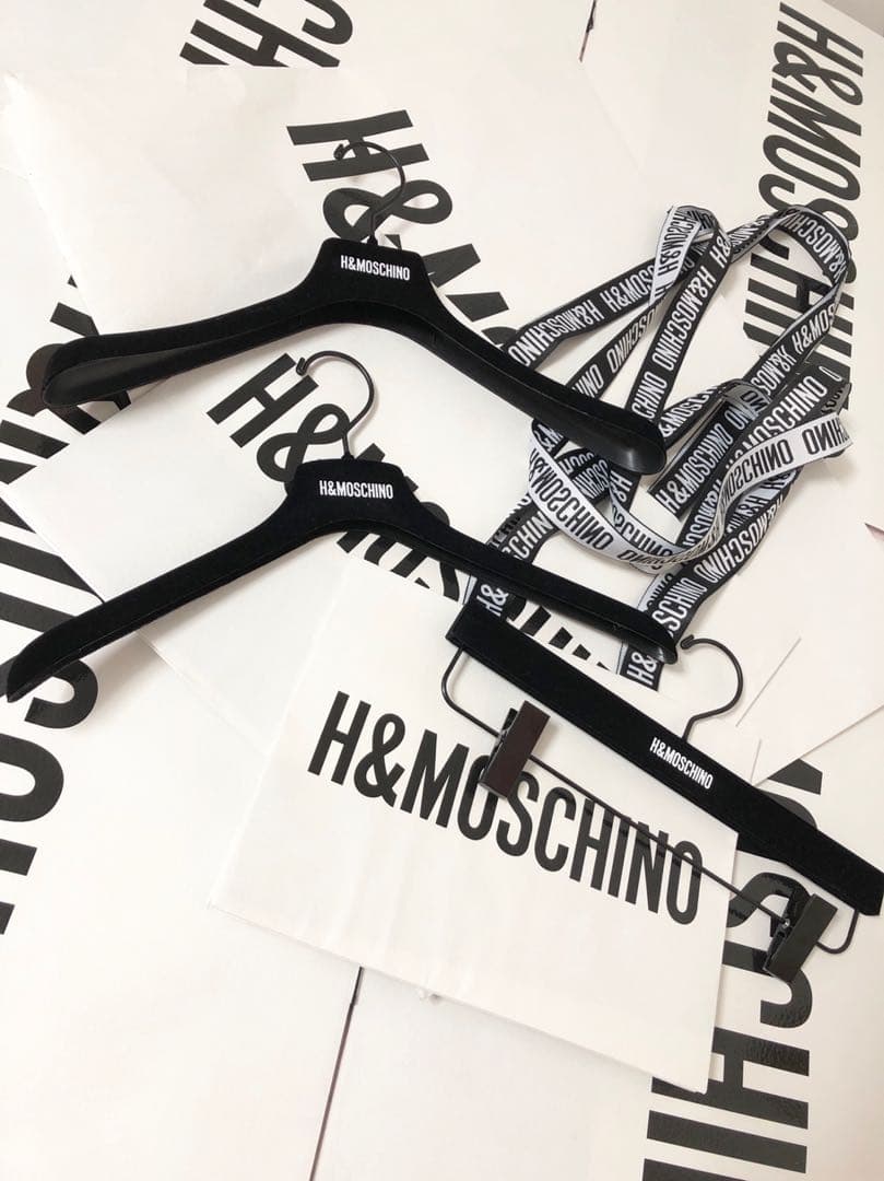 MOSCHINO  ショッパー3枚 + ハンガー 3点