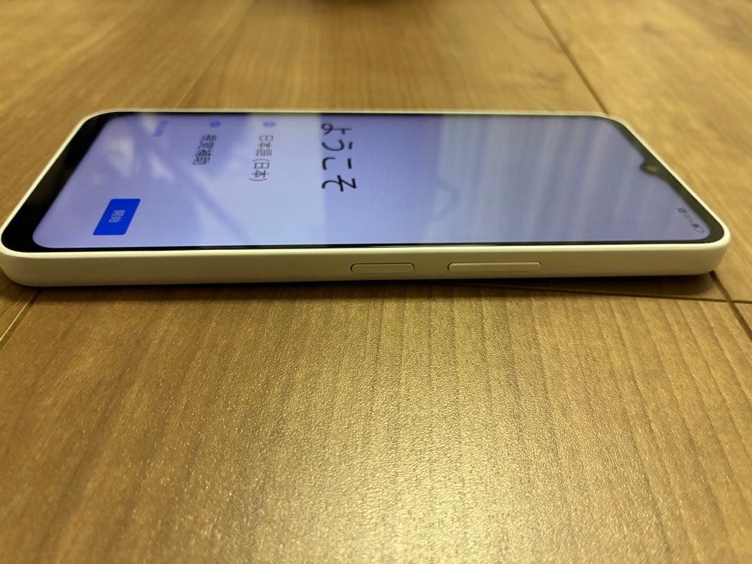 ホワイト スマートフォン libero