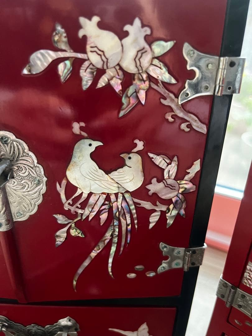 ◆韓国螺鈿細工 カギ付き 小物入れ 宝石箱 漆器 木製 引き出し (2つ)