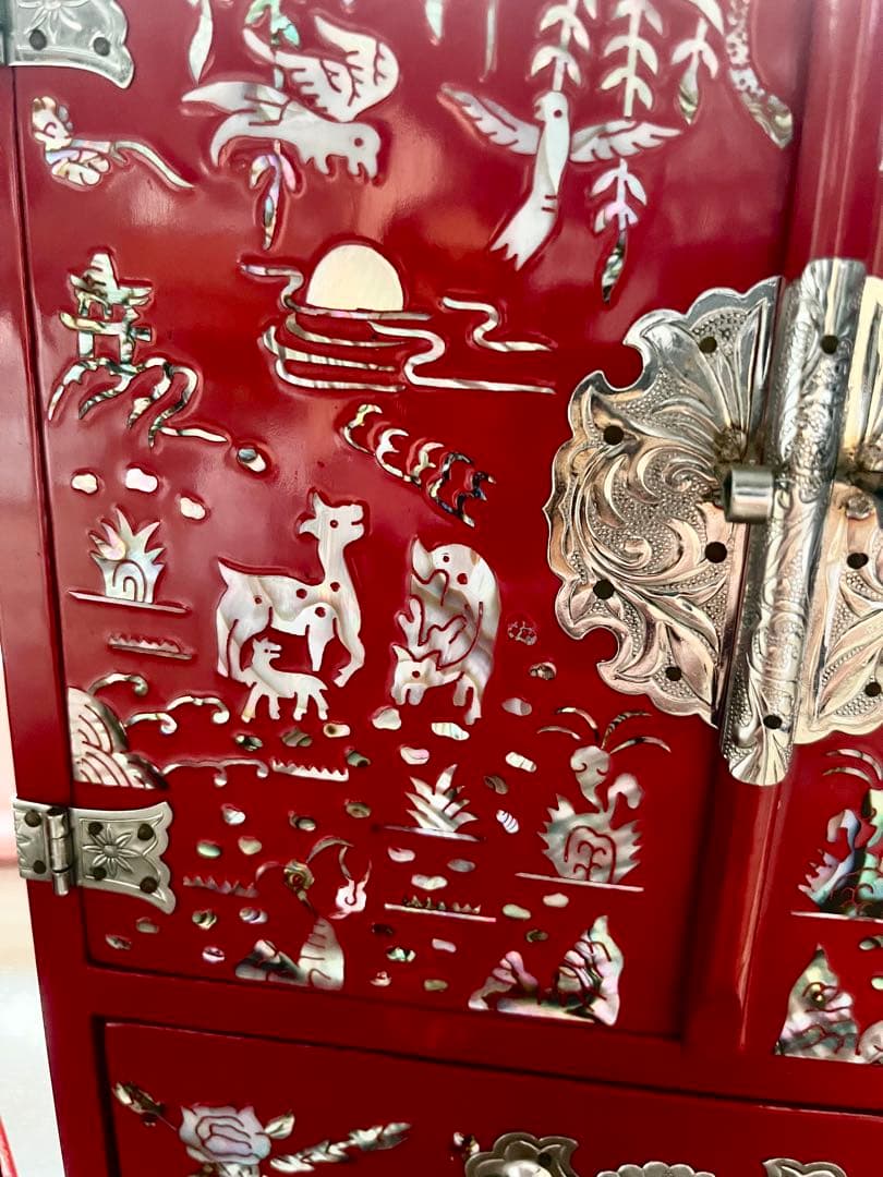 ◆韓国螺鈿細工 カギ付き 小物入れ 宝石箱 漆器 木製 引き出し (2つ)