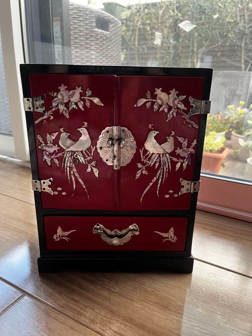 ◆韓国螺鈿細工 カギ付き 小物入れ 宝石箱 漆器 木製 引き出し (2つ)