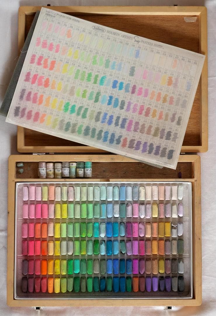 ホルベイン　ソフトパステル　150色 + 予備７色　木箱
